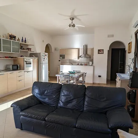 Maila - Accogliente Con Giardino Privato In Salento Latiano