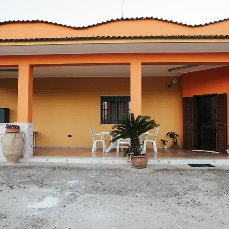 Maila - Accogliente Con Giardino Privato In Salento Latiano