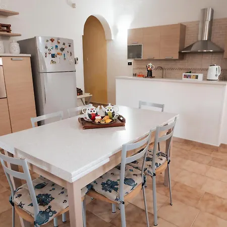 Maila - Accogliente Con Giardino Privato In Salento Latiano
