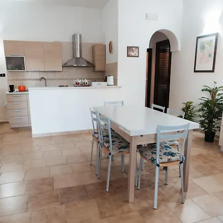 Maila - Accogliente Con Giardino Privato In Salento Latiano